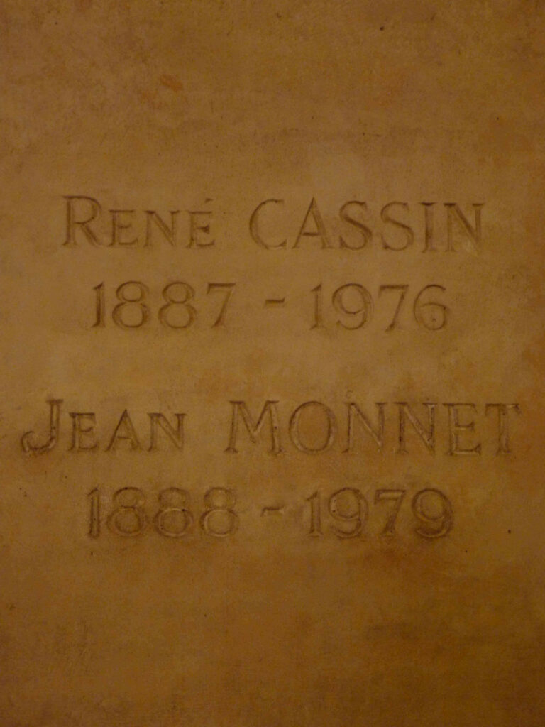 Tombes Rene Cassin et Jean Monnet au Pantheon
